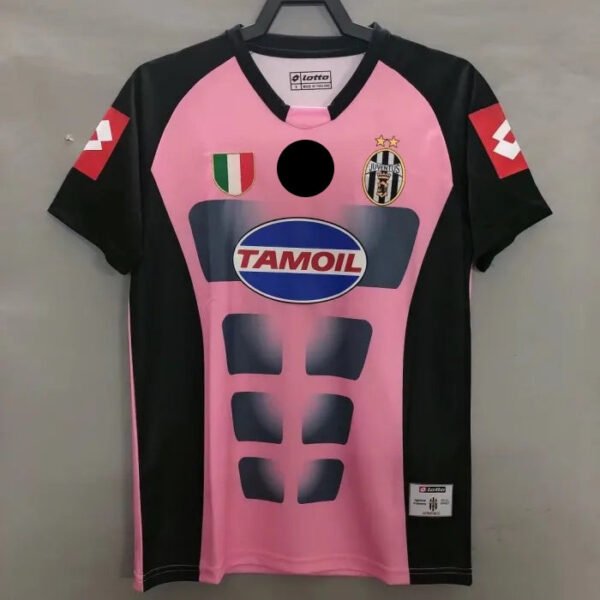 Juventus Retro Pink Goalkeeper Jersey 2002/03